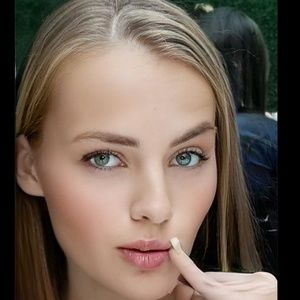 Meet your Posher, Lia